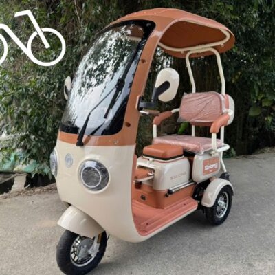 Sxlong J700 là mẫu xe điện 3 bánh có mái che tiện lợi